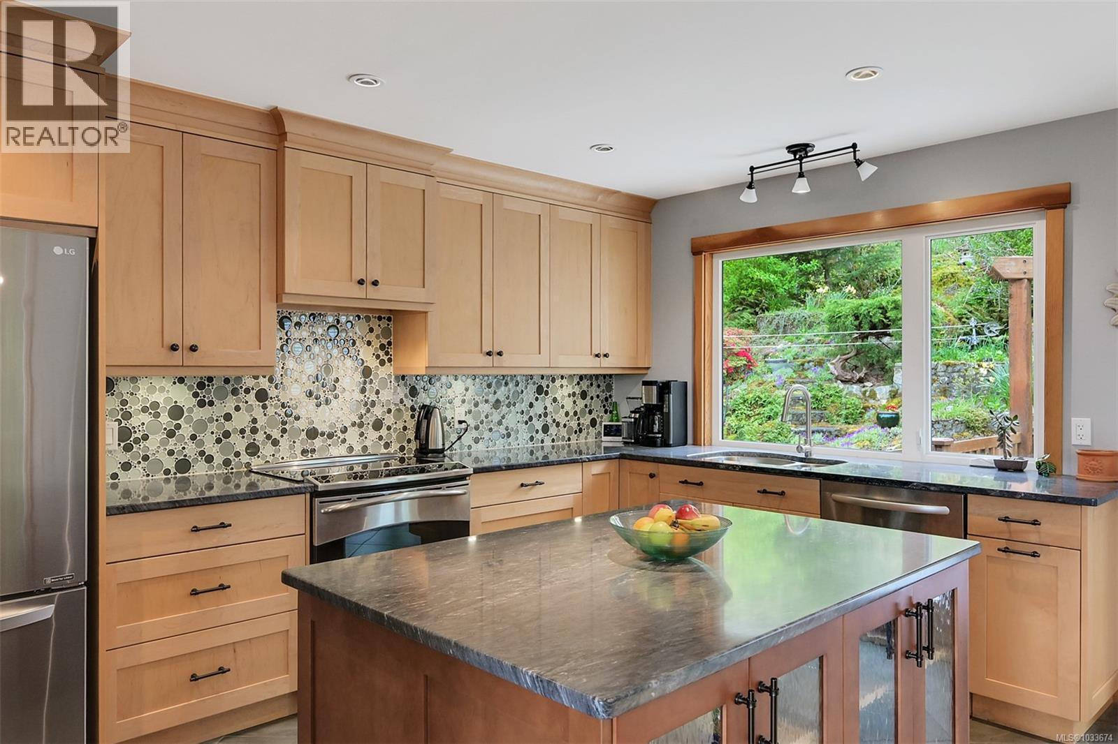 857 Rockheights Ave, Esquimalt, British Columbia  V9A 6J5 - Photo 14 - 1033674