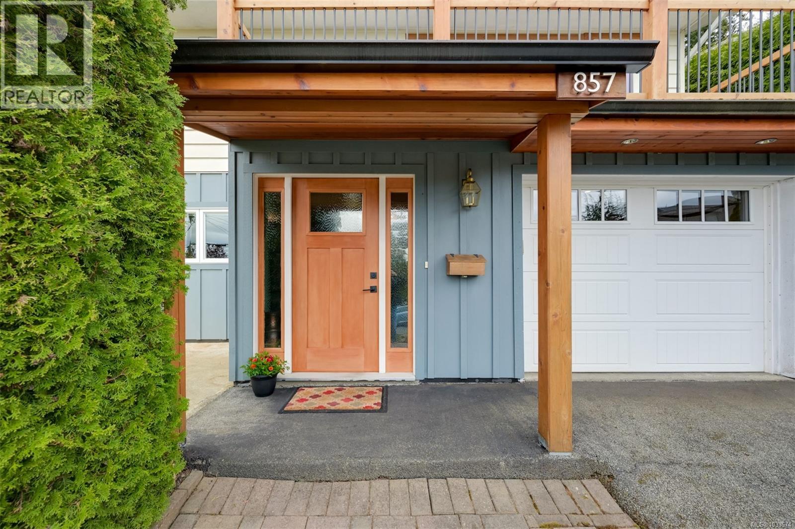 857 Rockheights Ave, Esquimalt, British Columbia  V9A 6J5 - Photo 2 - 1033674