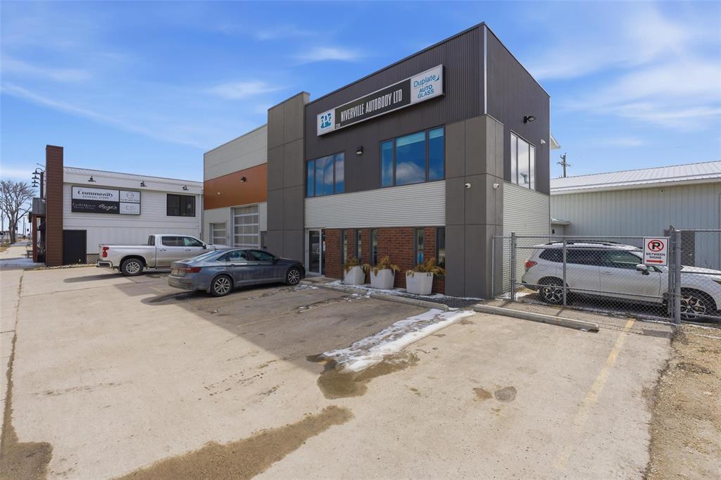 220 Main Street, Niverville, Manitoba  R5G 1Y8 - Photo 1 - 202608186