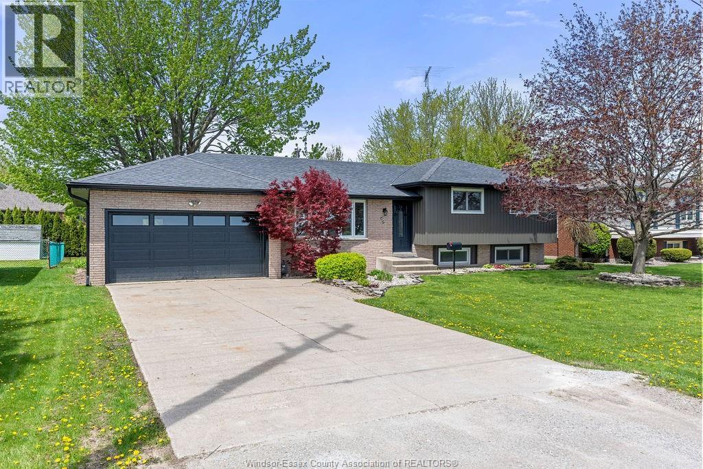 157 FAIRVIEW AVENUE EAST, Essex, Ontario