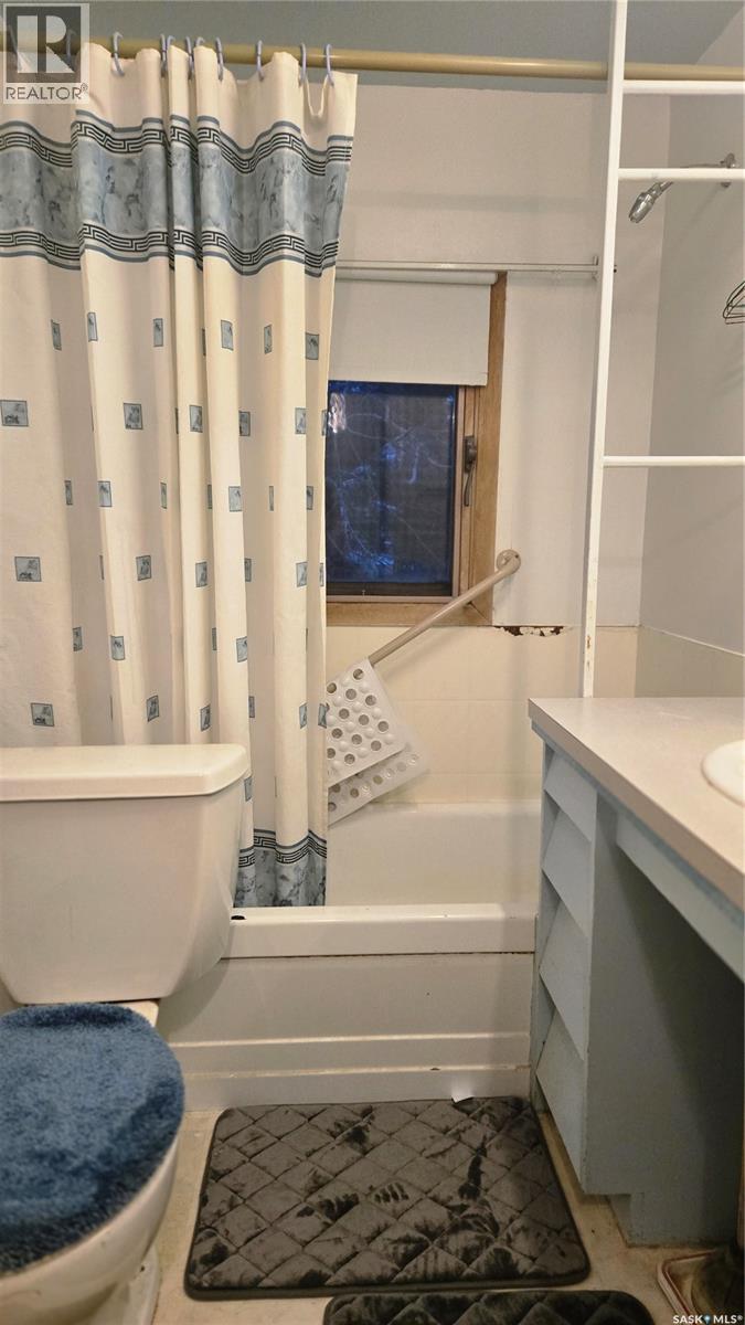 832 Peters Avenue, Oxbow, Saskatchewan  S0C 2B0 - Photo 5 - SK025484