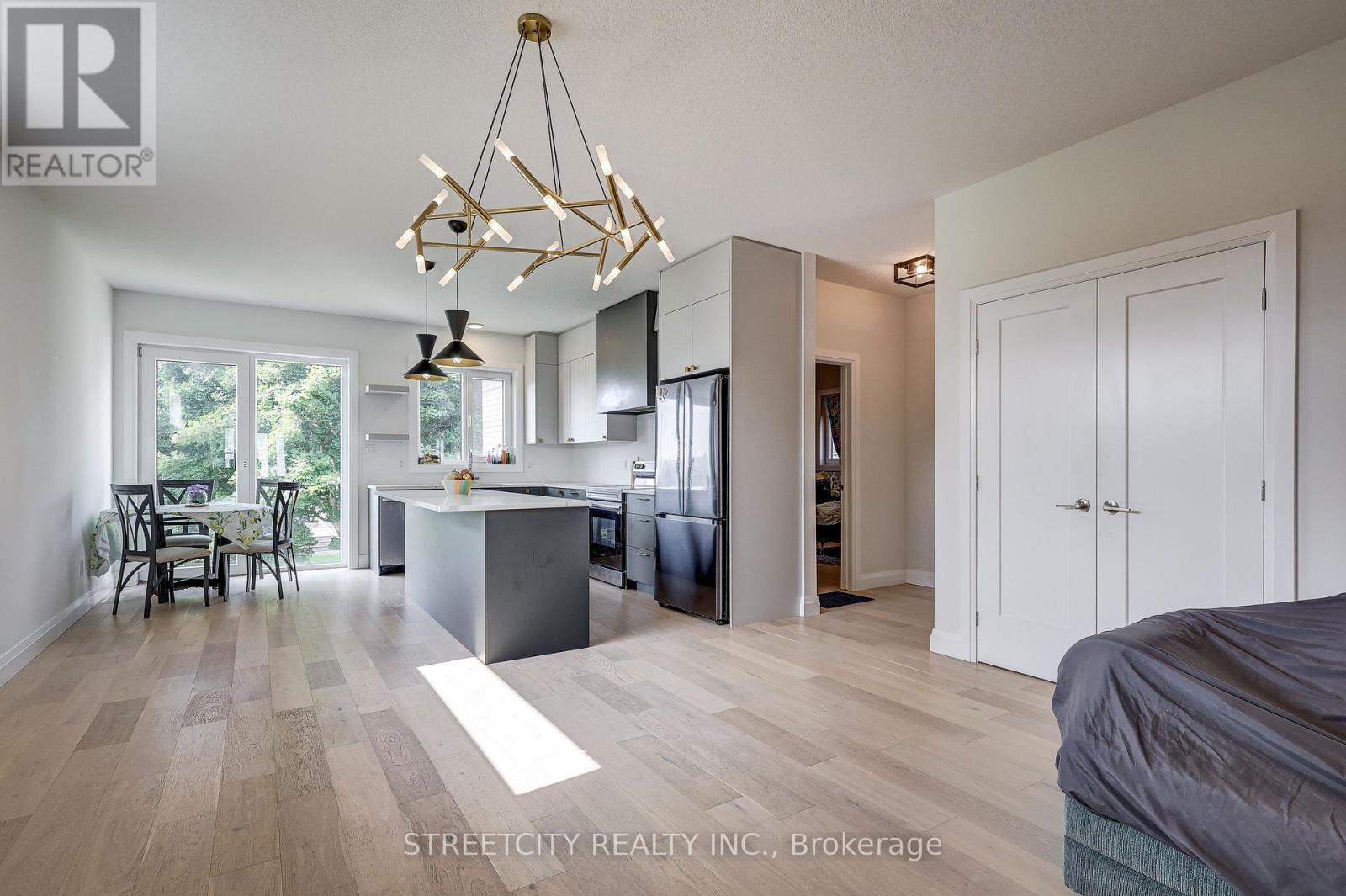 42 Alexander Circle, Strathroy-Caradoc, Ontario  N7G 0B5 - Photo 12 - X13055466