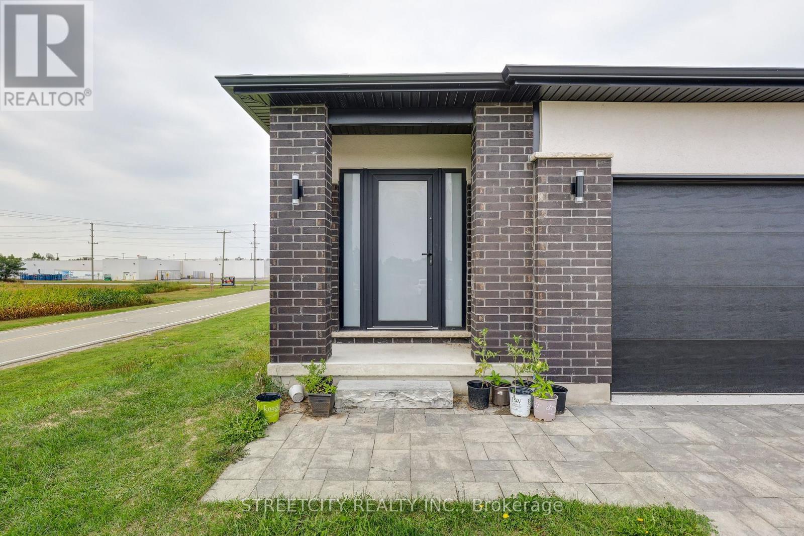 42 Alexander Circle, Strathroy-Caradoc, Ontario  N7G 0B5 - Photo 3 - X13055466