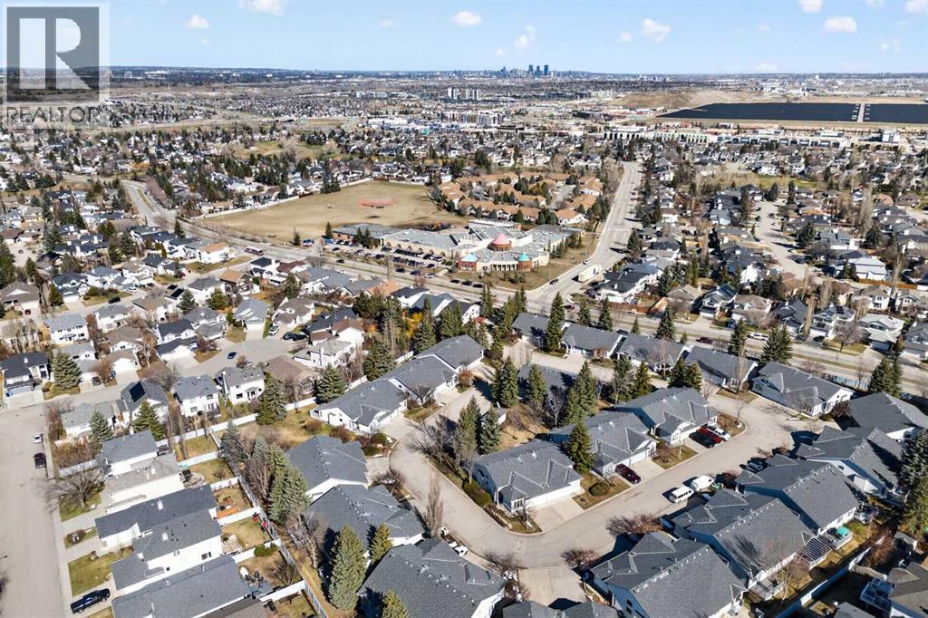 35 Douglasview Park SE, Calgary, Alberta  T2Z 2R9 - Photo 9 - A2304544