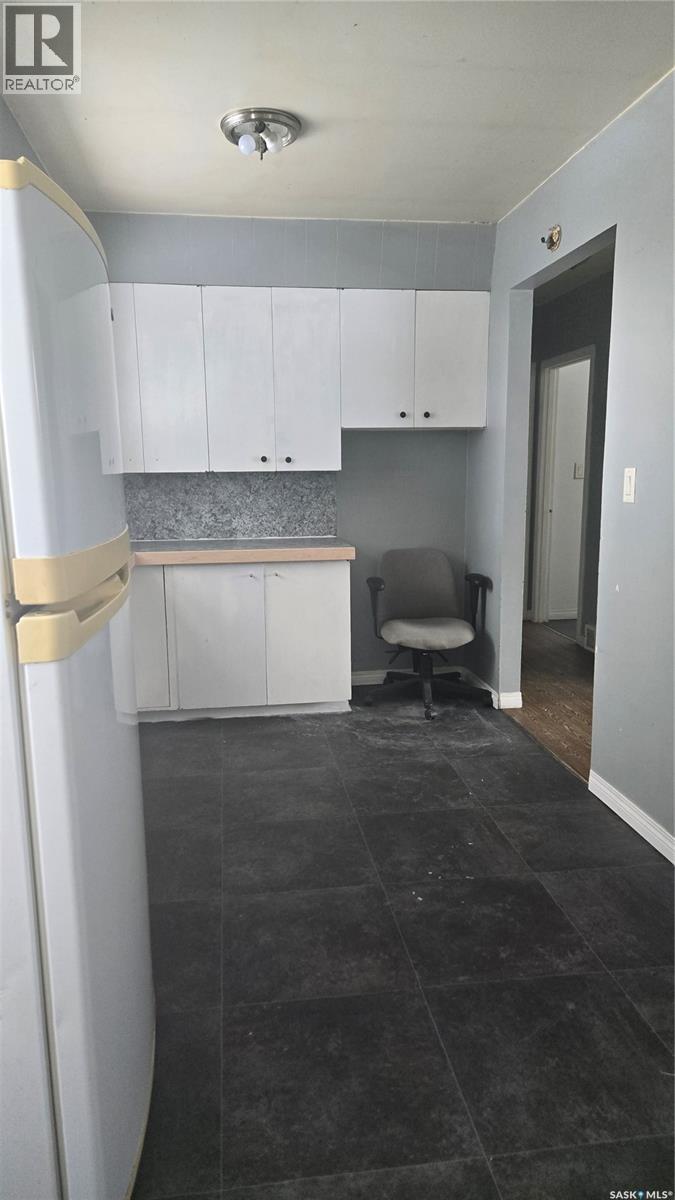 713 Prospect Avenue, Oxbow, Saskatchewan  S0C 2B0 - Photo 4 - SK029909