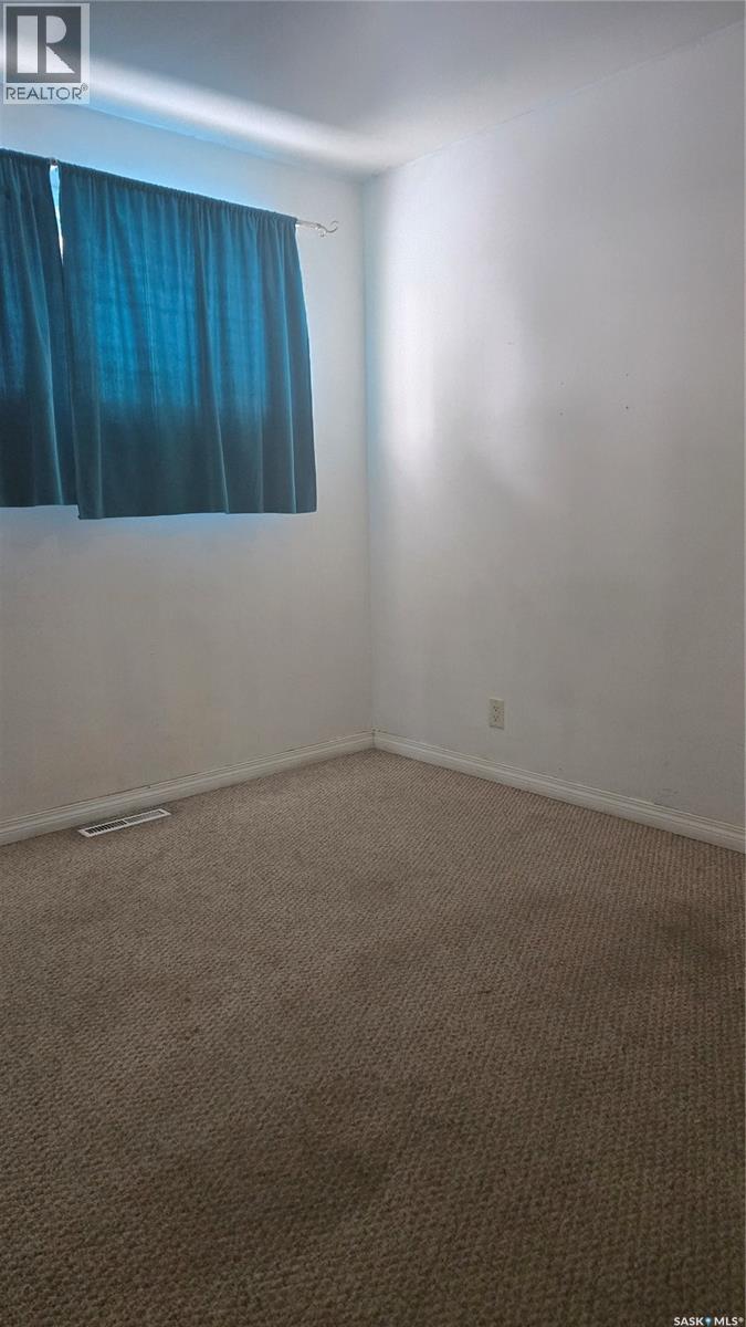 713 Prospect Avenue, Oxbow, Saskatchewan  S0C 2B0 - Photo 6 - SK029909