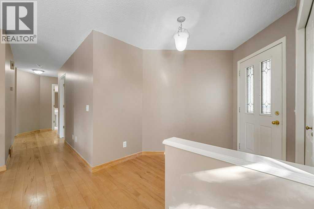 30 Douglasbank Gardens SE, Calgary, Alberta  T2Z 2C9 - Photo 4 - A2291894