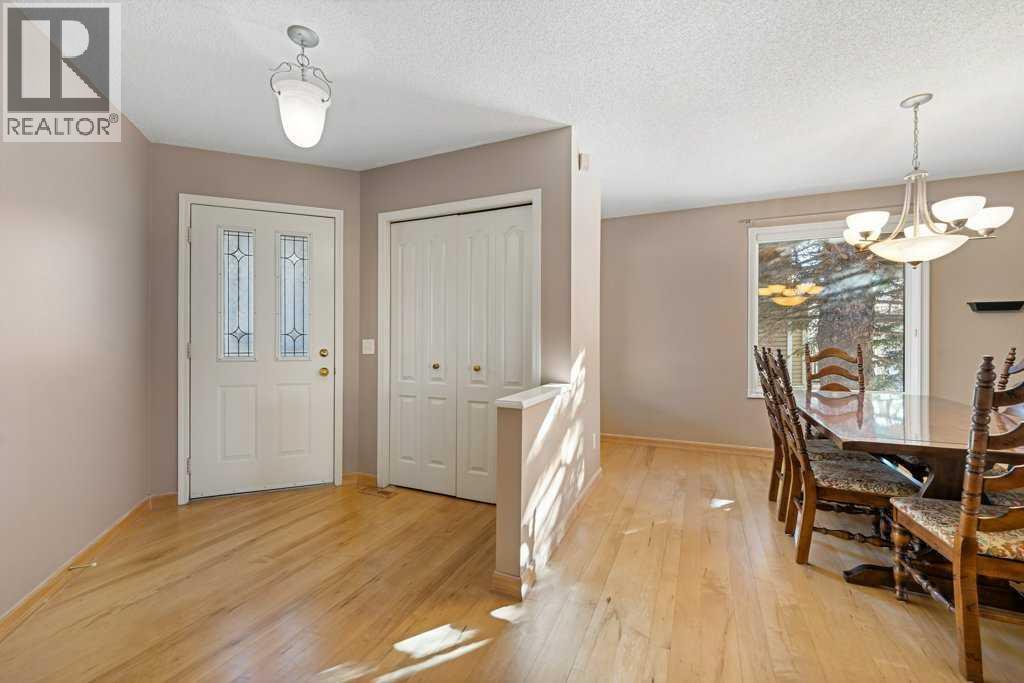 30 Douglasbank Gardens SE, Calgary, Alberta  T2Z 2C9 - Photo 5 - A2291894