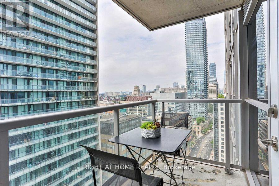 2111 - 763 Bay Street, Toronto, Ontario  M5G 2R3 - Photo 3 - C13055400
