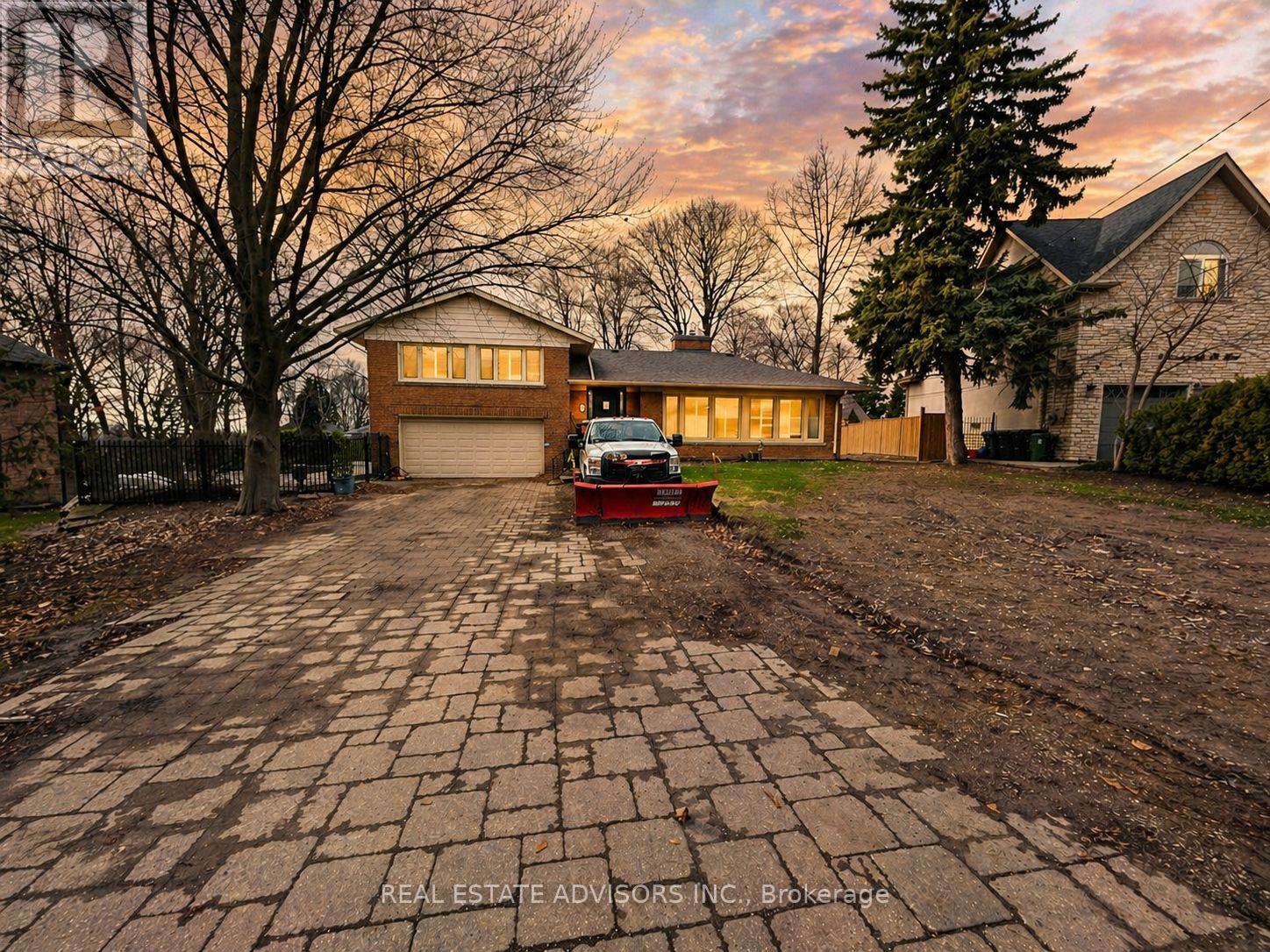 1 LAKEHILL CRESCENT, Toronto, Ontario