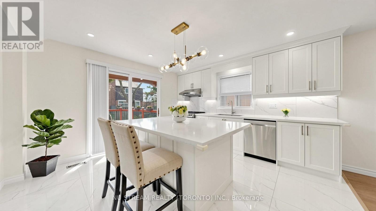 26 Alexmuir Boulevard, Toronto, Ontario  M1V 1H1 - Photo 11 - E13055480