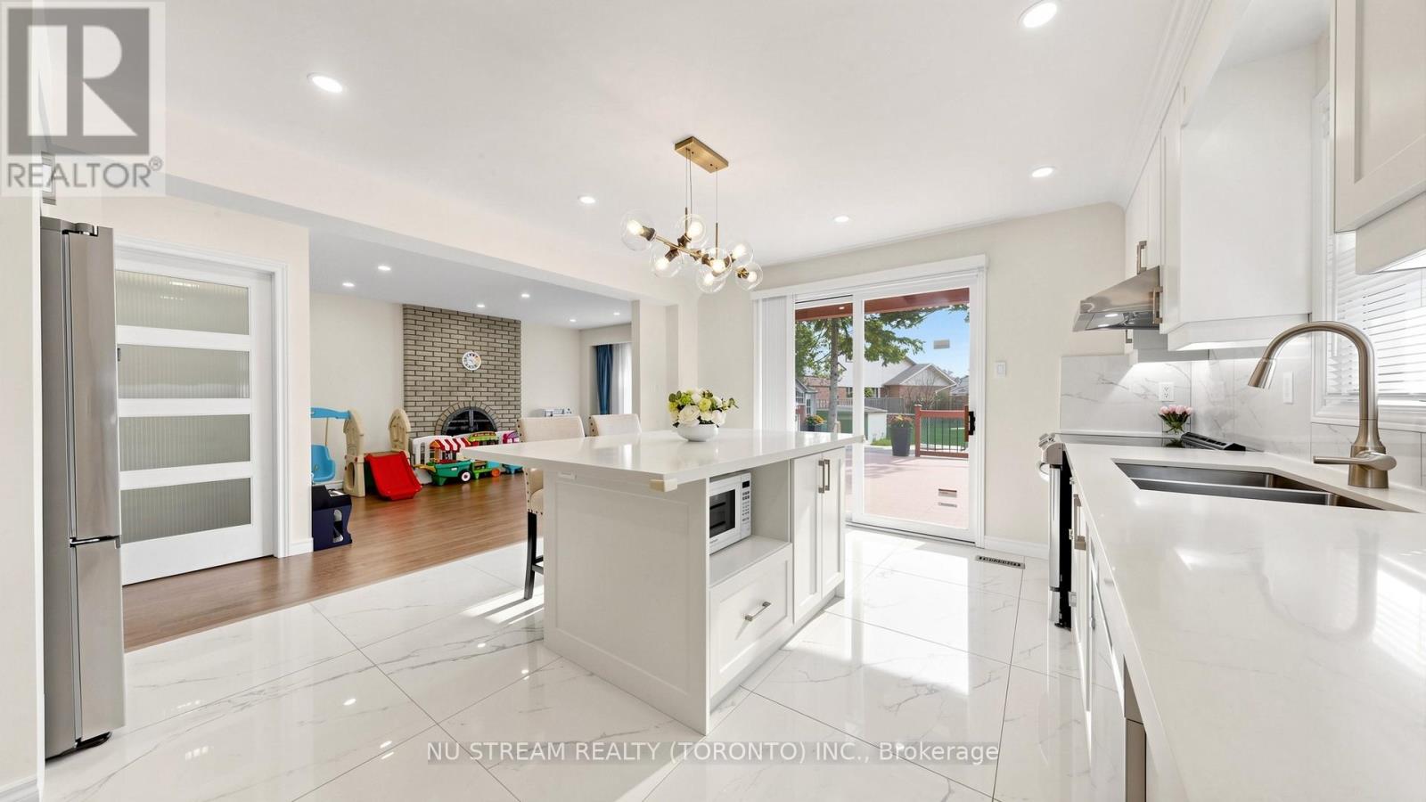 26 Alexmuir Boulevard, Toronto, Ontario  M1V 1H1 - Photo 12 - E13055480