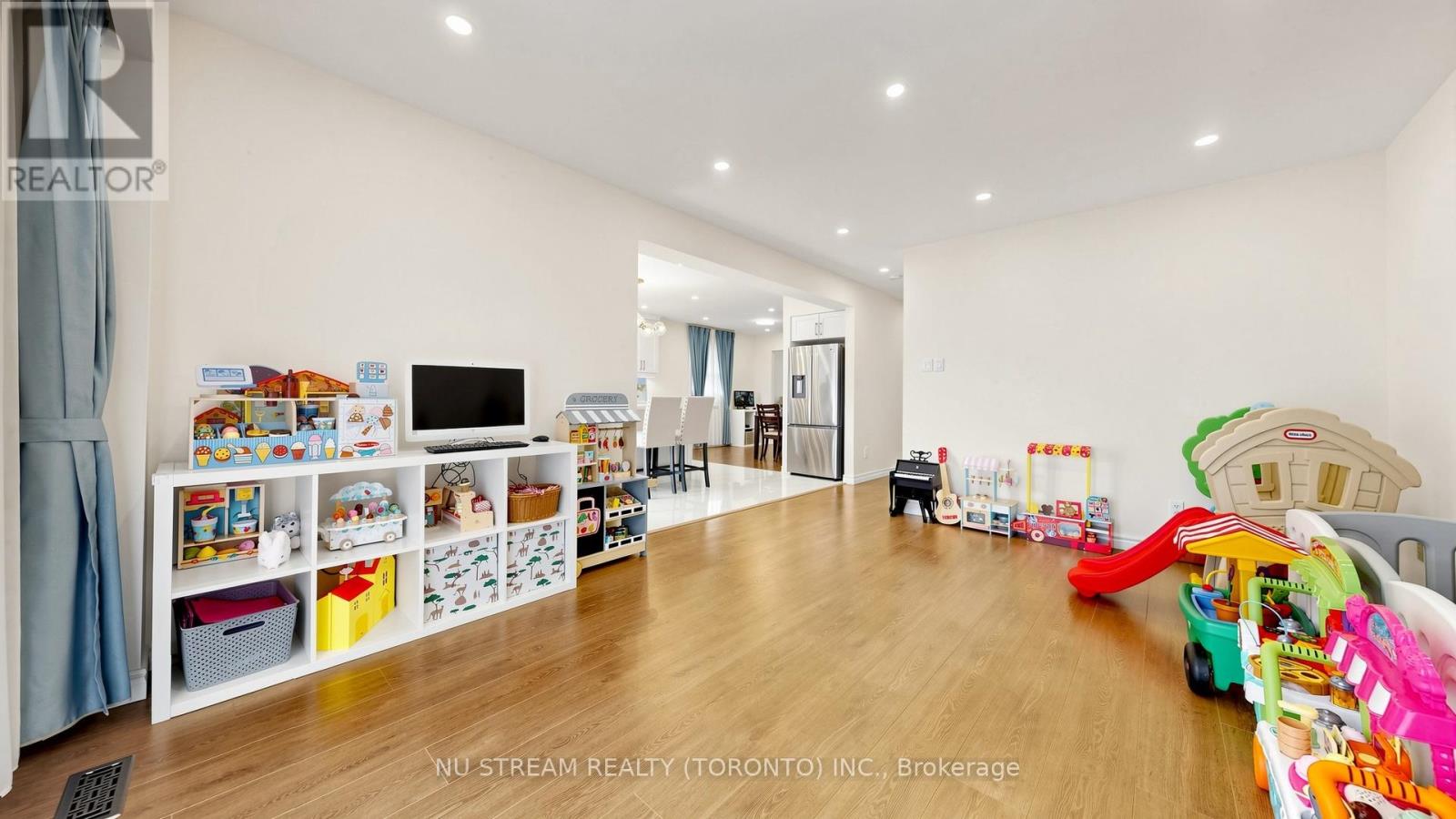 26 Alexmuir Boulevard, Toronto, Ontario  M1V 1H1 - Photo 17 - E13055480