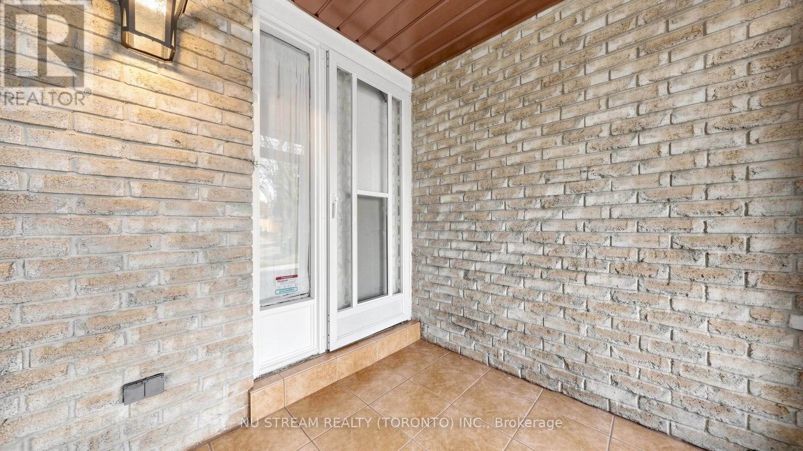 26 Alexmuir Boulevard, Toronto, Ontario  M1V 1H1 - Photo 4 - E13055480