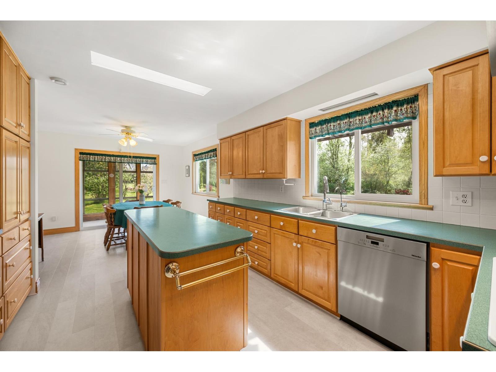 25474 60 Avenue, Langley, British Columbia  V4W 1H1 - Photo 10 - R3117095