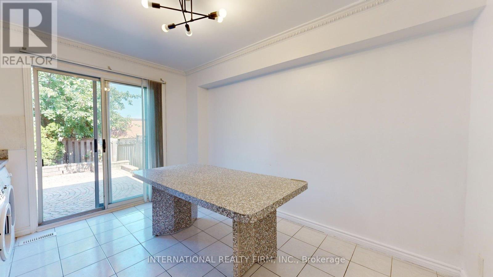 71 Olivewood Drive, Markham, Ontario  L3S 3E2 - Photo 5 - N13055474