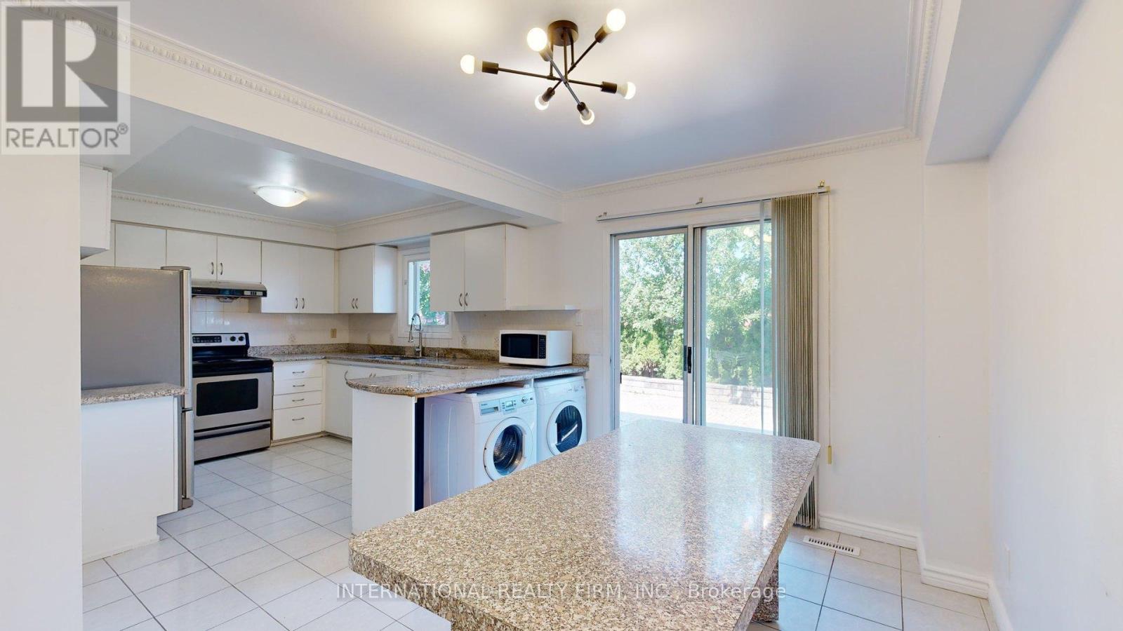 71 Olivewood Drive, Markham, Ontario  L3S 3E2 - Photo 6 - N13055474