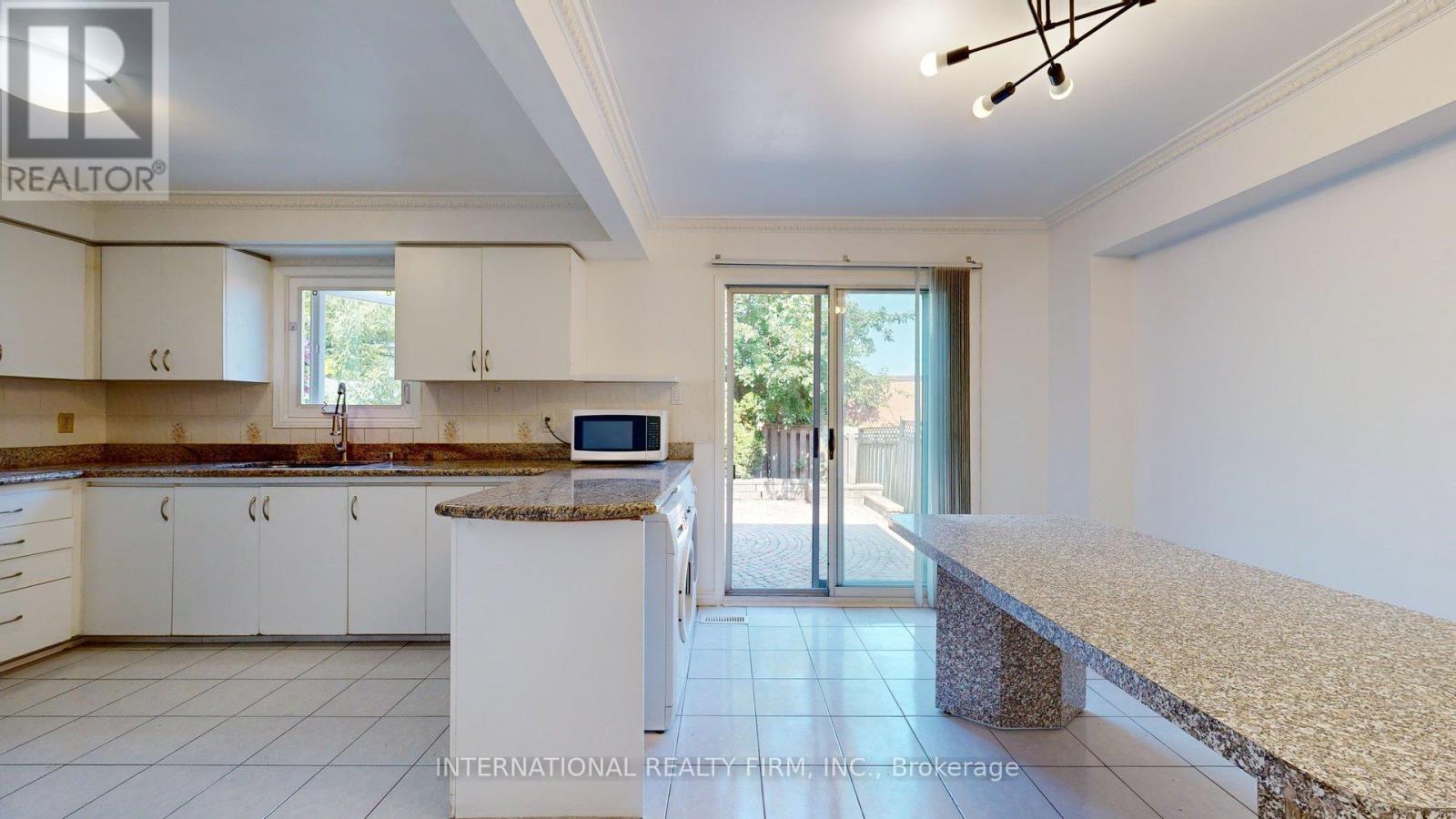 71 Olivewood Drive, Markham, Ontario  L3S 3E2 - Photo 7 - N13055474