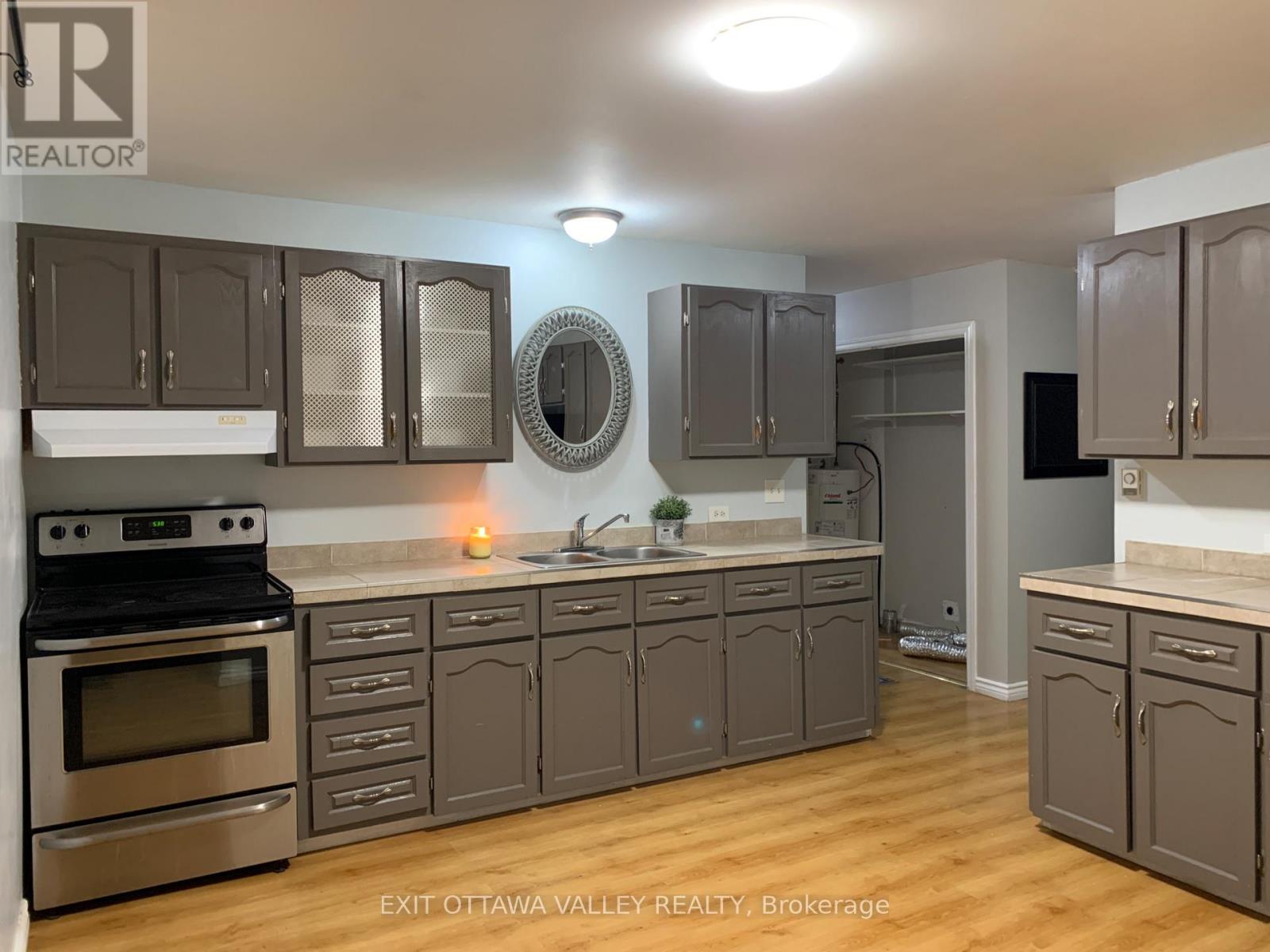 80 Hunter Street, Pembroke, Ontario  K8A 2N5 - Photo 36 - X12791486