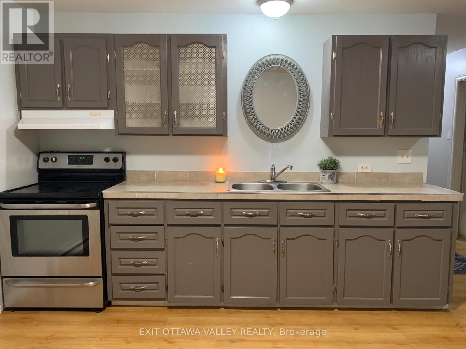 80 Hunter Street, Pembroke, Ontario  K8A 2N5 - Photo 34 - X12791486