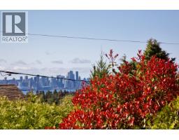 445 W QUEENS ROAD, North Vancouver, British Columbia