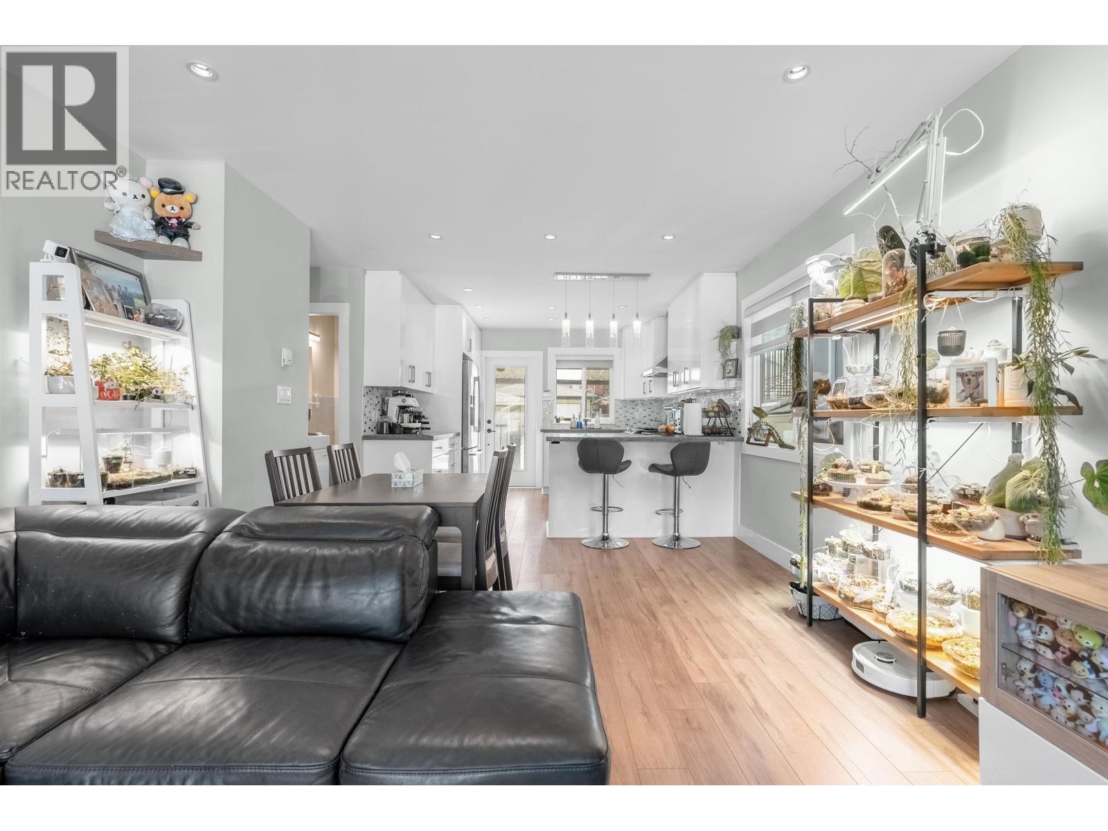 2576 E 27th Avenue, Vancouver, British Columbia  V5R 1N1 - Photo 1 - R3116832