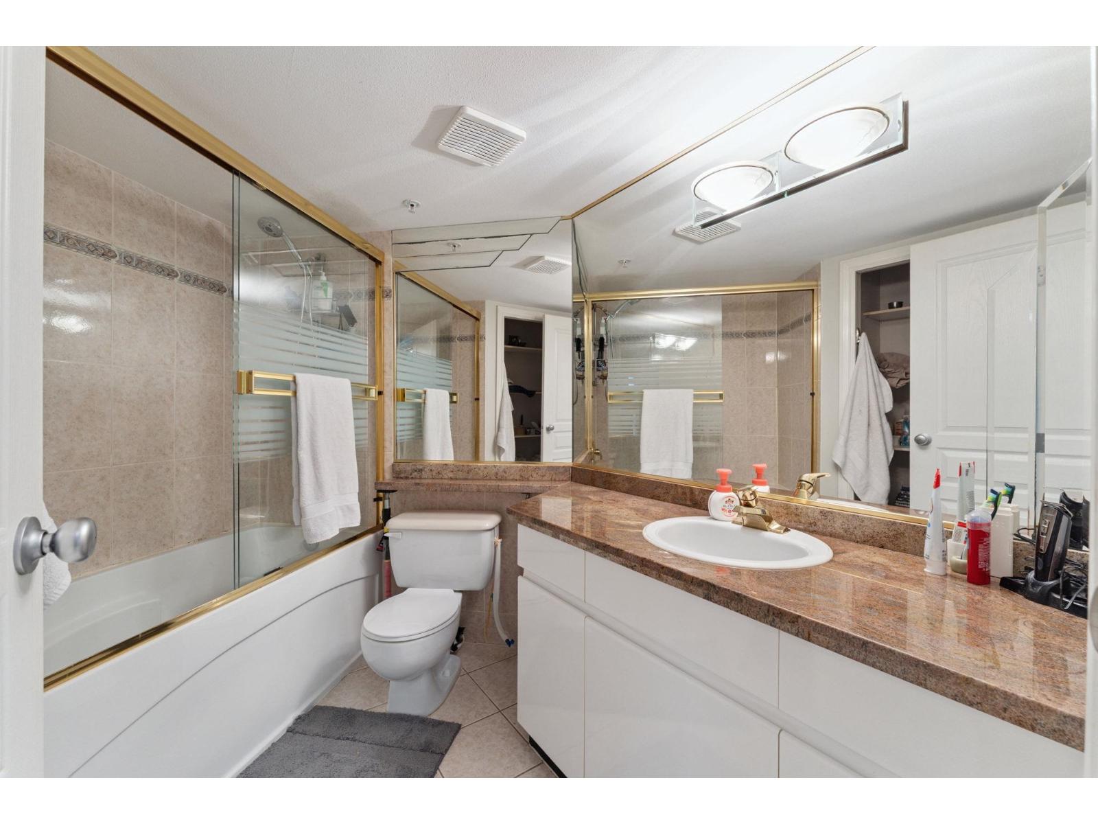 211 8115 121a Street, Surrey, British Columbia  V3W 1J2 - Photo 14 - R3117120