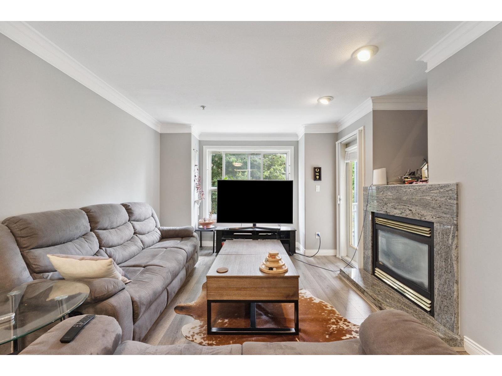 211 8115 121a Street, Surrey, British Columbia  V3W 1J2 - Photo 3 - R3117120