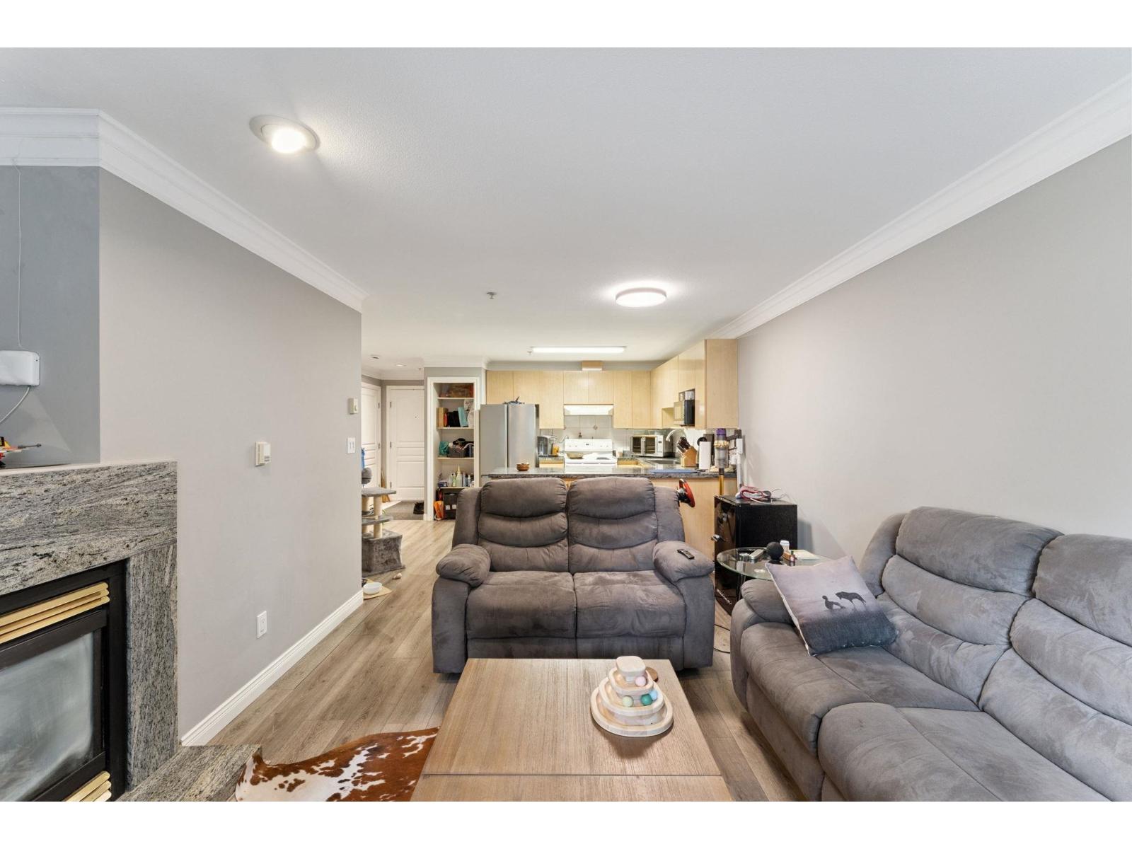 211 8115 121a Street, Surrey, British Columbia  V3W 1J2 - Photo 5 - R3117120