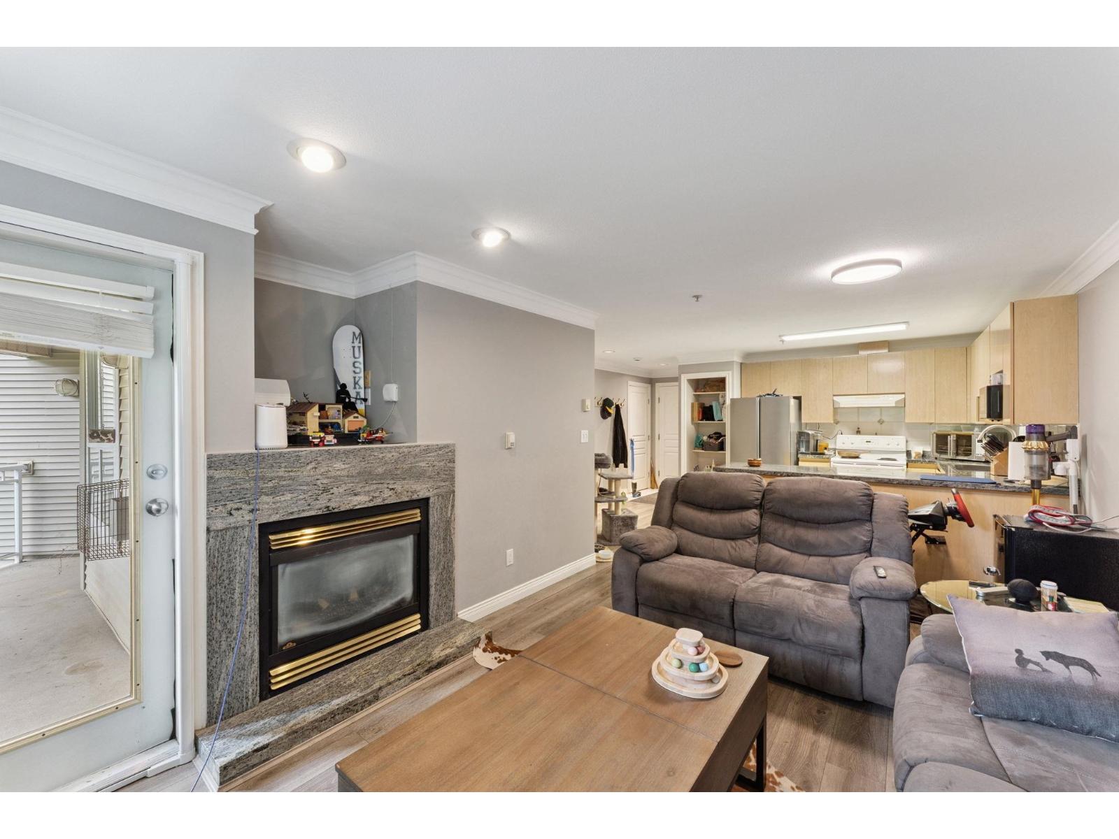 211 8115 121a Street, Surrey, British Columbia  V3W 1J2 - Photo 6 - R3117120