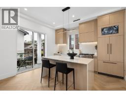 1 3637 E 46TH AVENUE, Vancouver, British Columbia