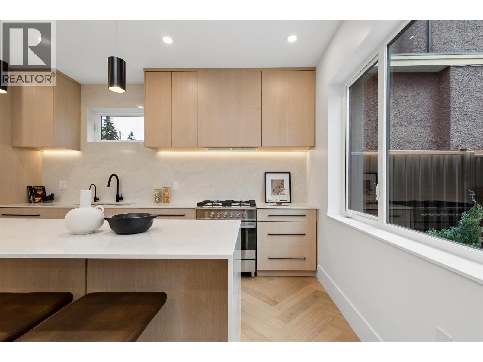 1 3639 E 46th Avenue, Vancouver, British Columbia  V5S 1B7 - Photo 2 - R3116958