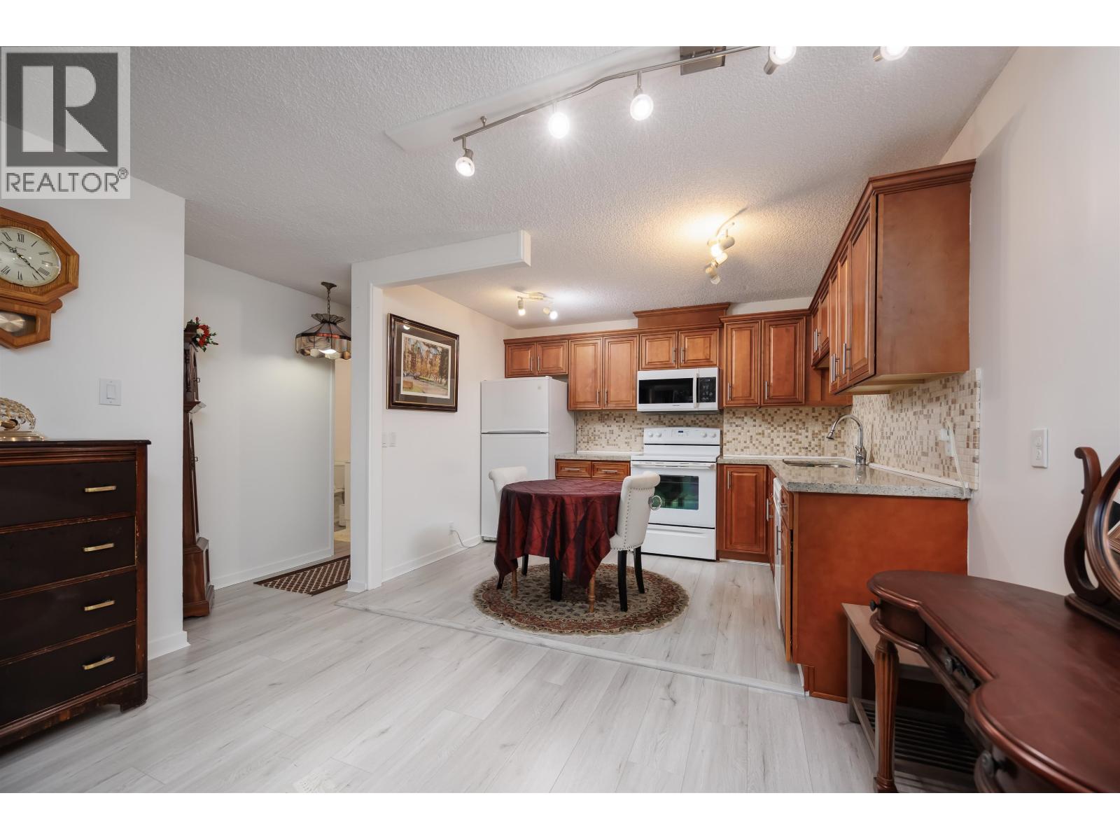 1001 2012 Fullerton Avenue, North Vancouver, British Columbia  V7P 3E3 - Photo 10 - R3116977