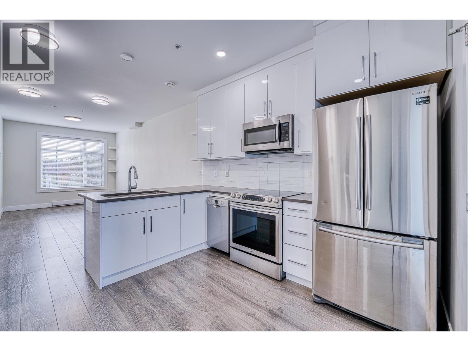 5063 Earles Street, Vancouver, British Columbia  V5R 3R8 - Photo 3 - R3116999