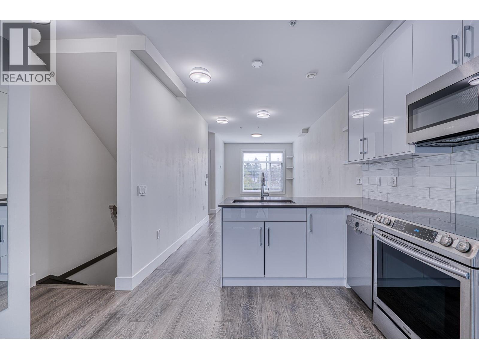 5063 Earles Street, Vancouver, British Columbia  V5R 3R8 - Photo 5 - R3116999