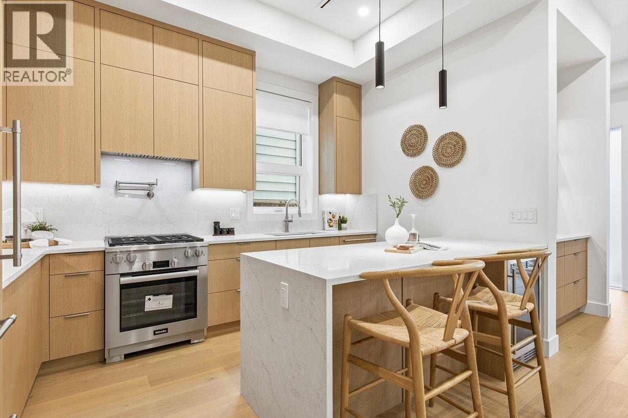 1 3708 W 18th Avenue, Vancouver, British Columbia  V6S 1B2 - Photo 12 - R3117000