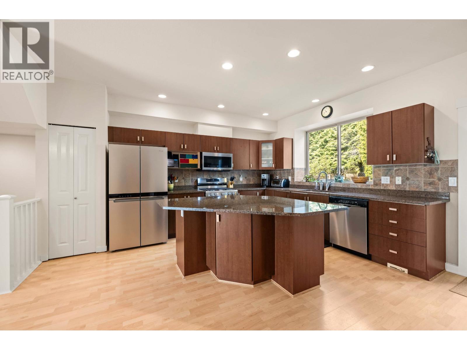 51 Fernway Drive, Port Moody, British Columbia  V3H 5K5 - Photo 12 - R3117008