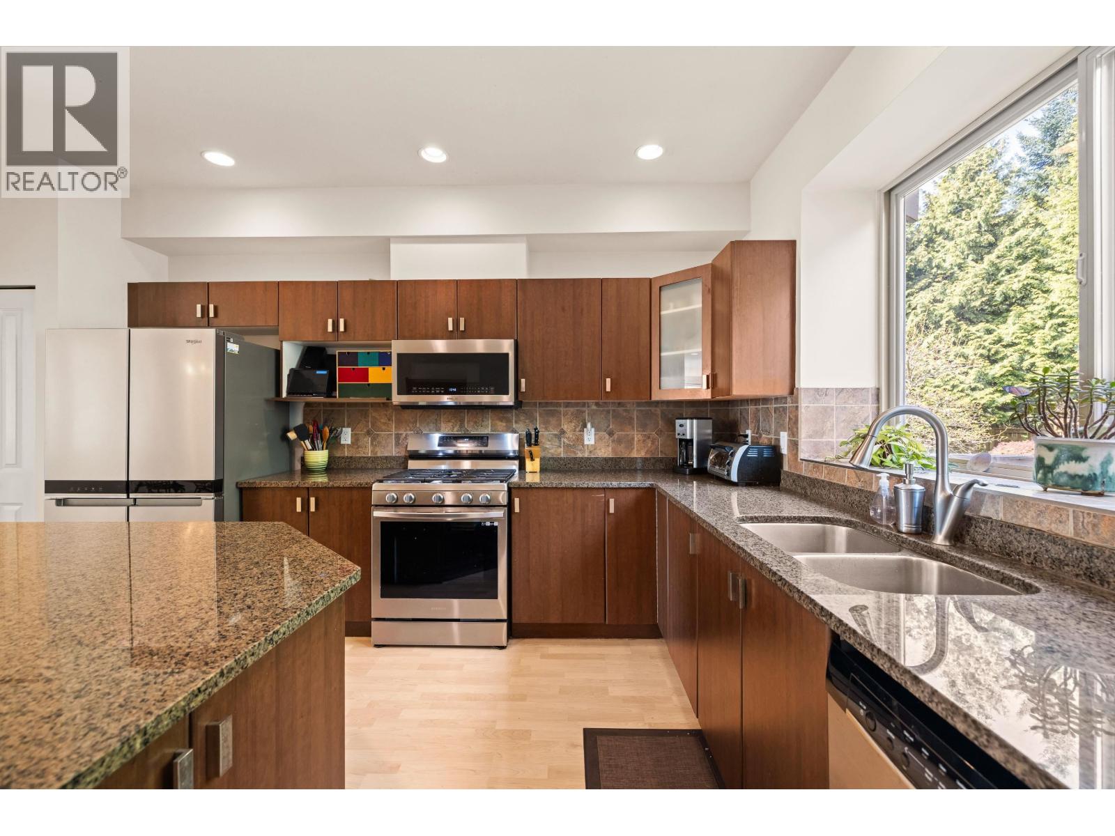 51 Fernway Drive, Port Moody, British Columbia  V3H 5K5 - Photo 14 - R3117008