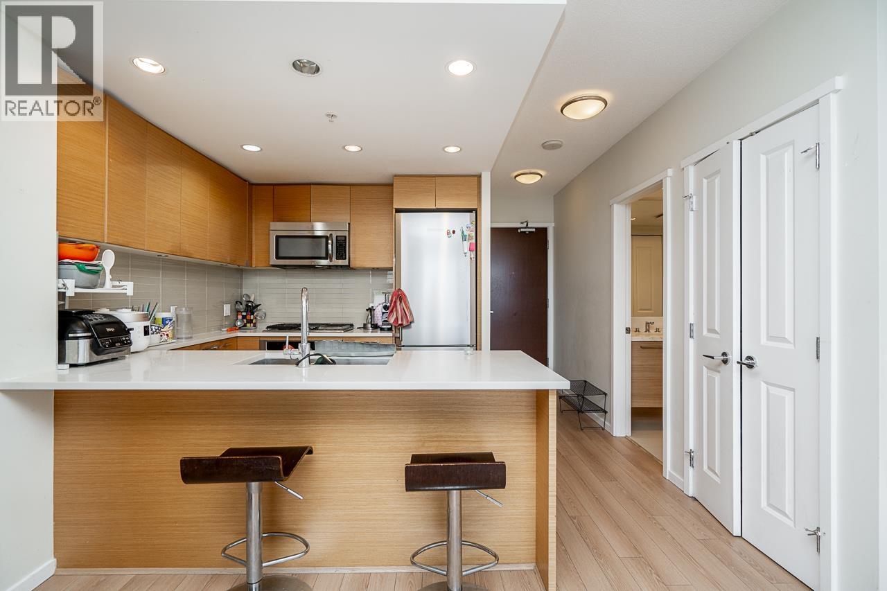 2801 3102 Windsor Gate, Coquitlam, British Columbia  V3B 0J3 - Photo 10 - R3117009