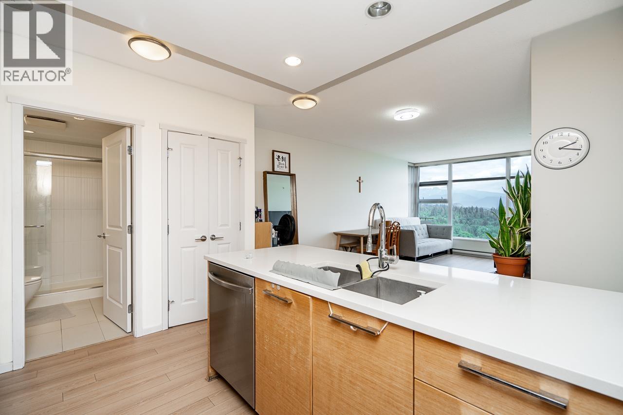 2801 3102 Windsor Gate, Coquitlam, British Columbia  V3B 0J3 - Photo 13 - R3117009