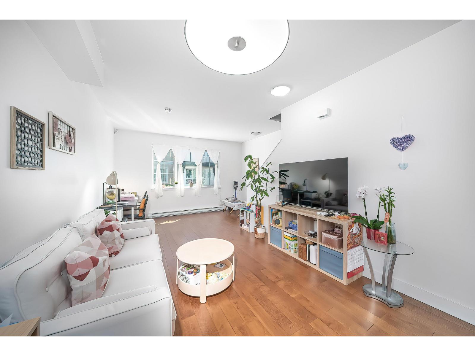 92 2450 161a, Surrey, British Columbia  V3S 8K4 - Photo 2 - R3117117