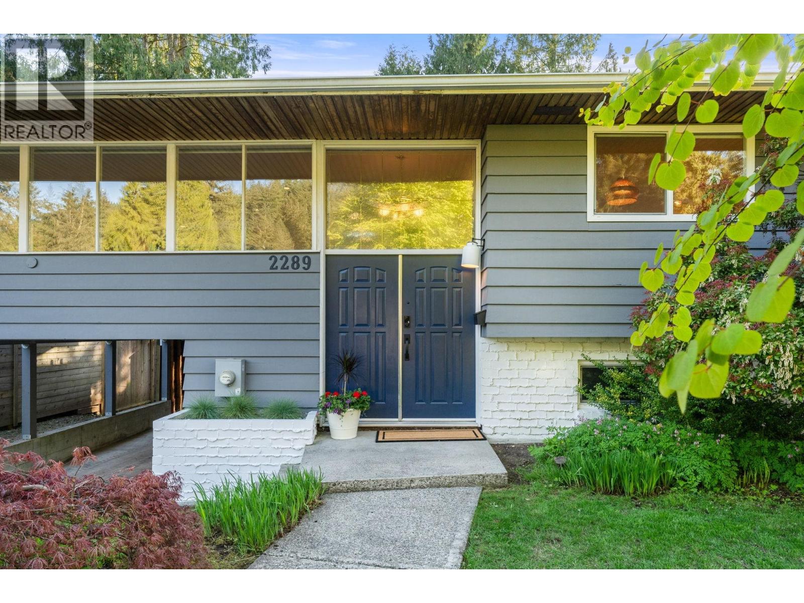 2289 Whitman Avenue, North Vancouver, British Columbia  V7H 2C6 - Photo 2 - R3117002