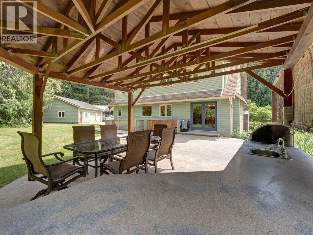 1317 Lockyer Road, Roberts Creek, British Columbia  V0N 2W1 - Photo 27 - R3117021