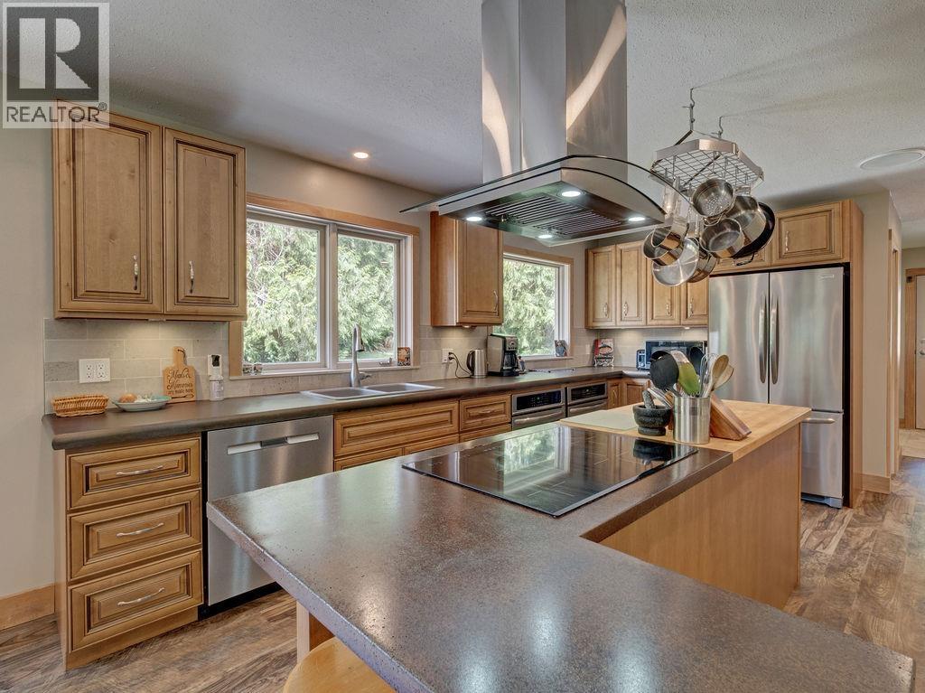 1317 Lockyer Road, Roberts Creek, British Columbia  V0N 2W1 - Photo 6 - R3117021