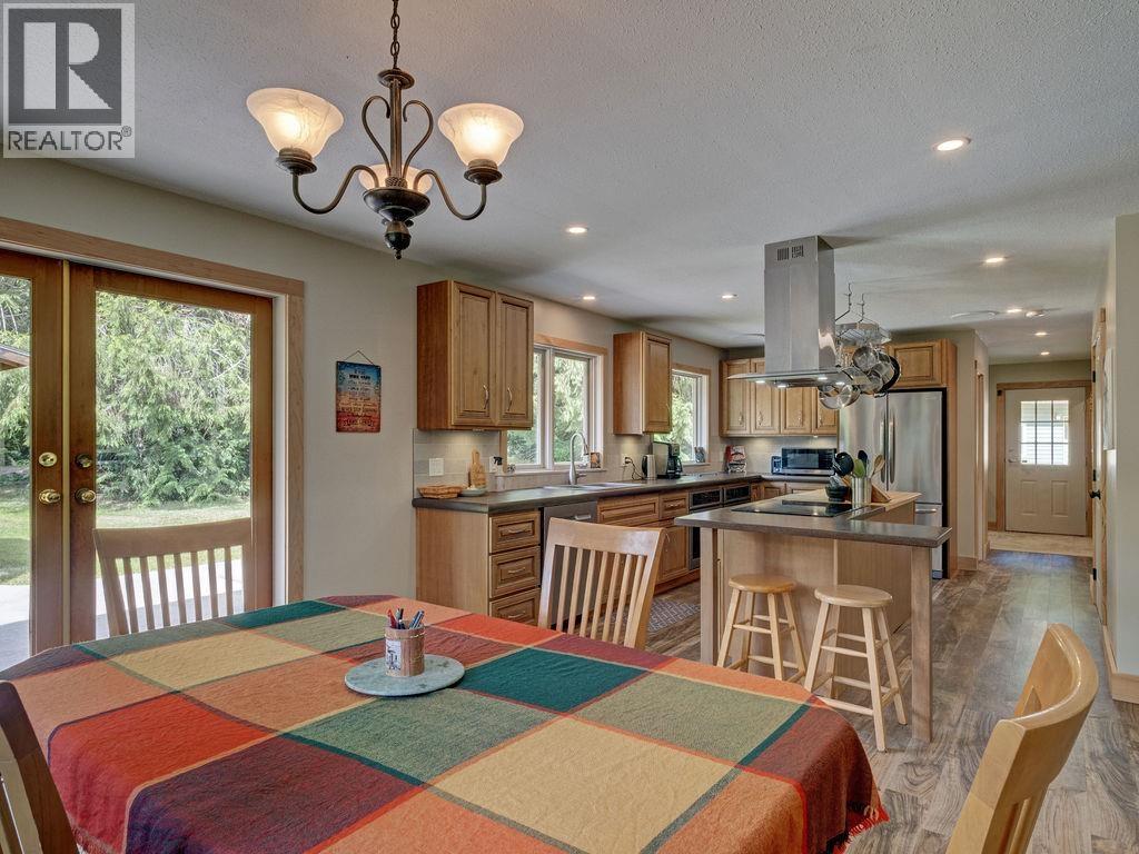 1317 Lockyer Road, Roberts Creek, British Columbia  V0N 2W1 - Photo 7 - R3117021