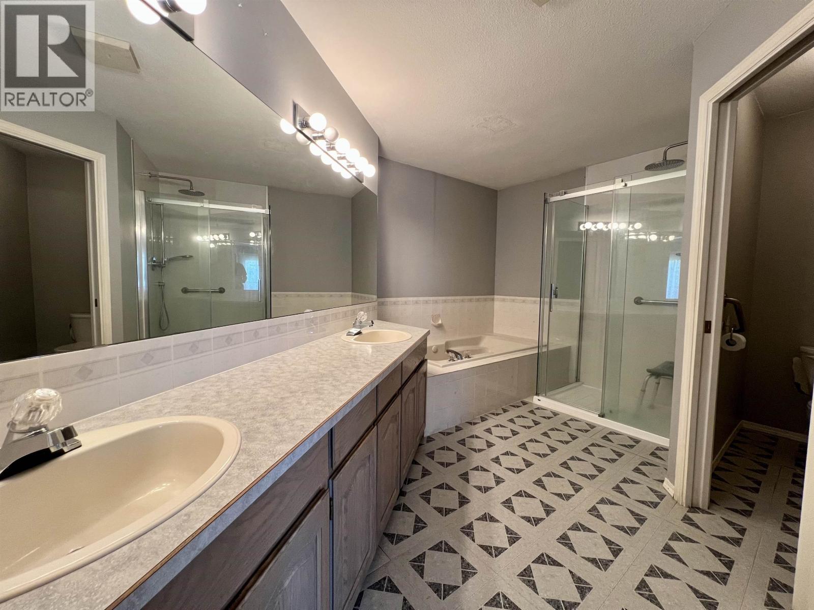 1888 Walnut Crescent, Coquitlam, British Columbia  V3J 7T2 - Photo 14 - R3117024