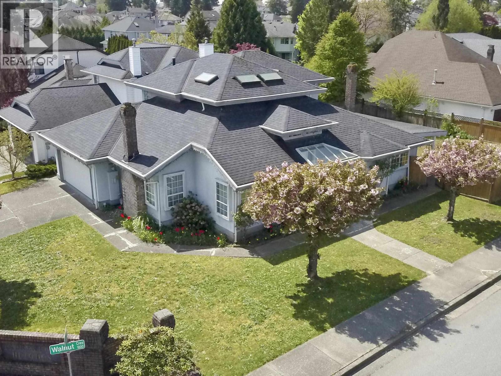 1888 Walnut Crescent, Coquitlam, British Columbia  V3J 7T2 - Photo 2 - R3117024