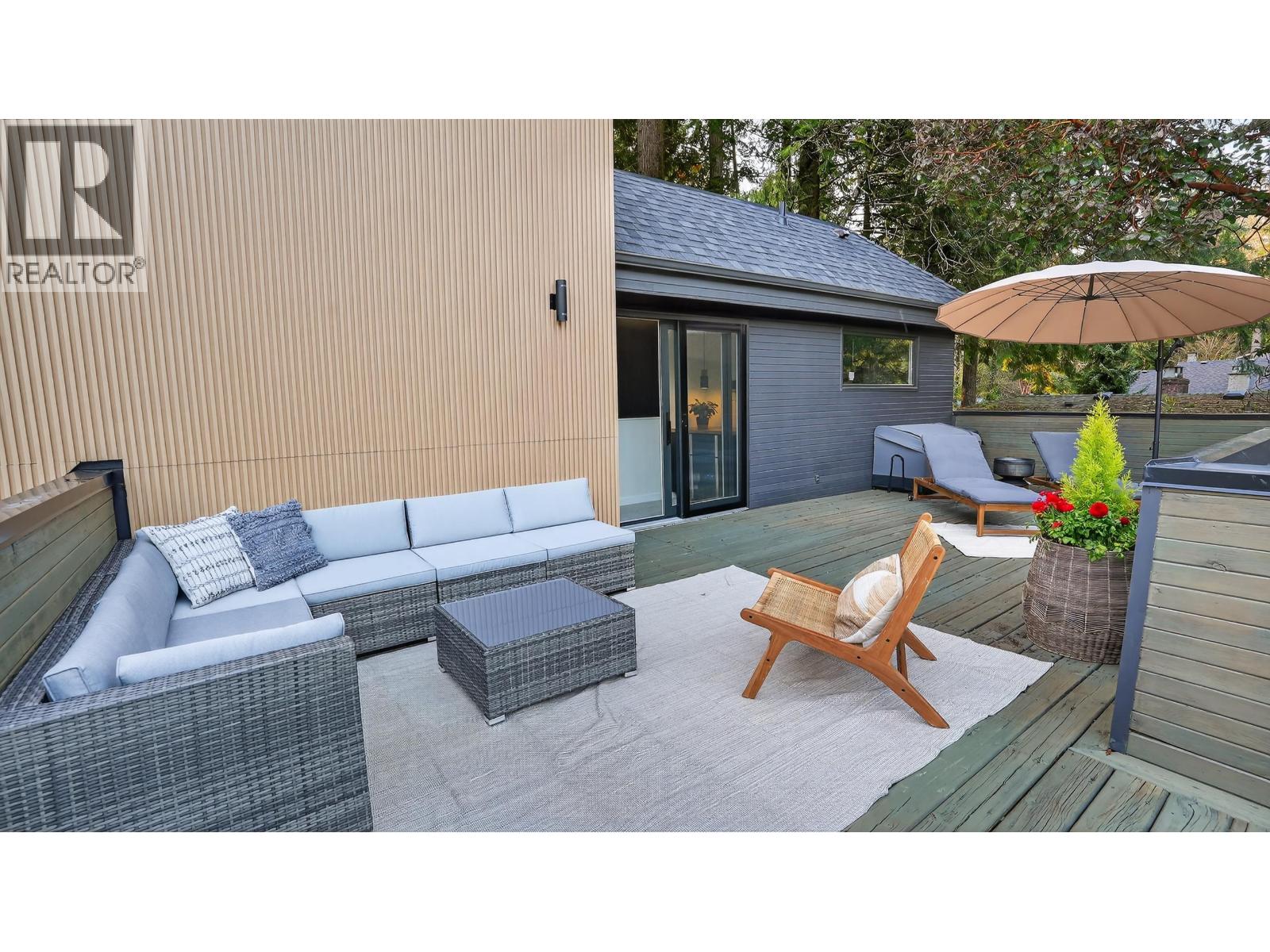 2221 Bowser Avenue, North Vancouver, British Columbia  V7P 2Z1 - Photo 3 - R3117048