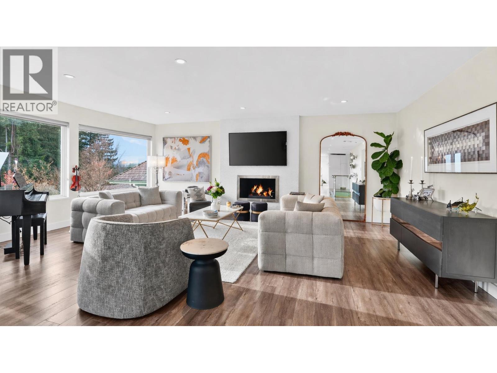 668 Alpine Court, North Vancouver, British Columbia  V7R 2L8 - Photo 4 - R3117061