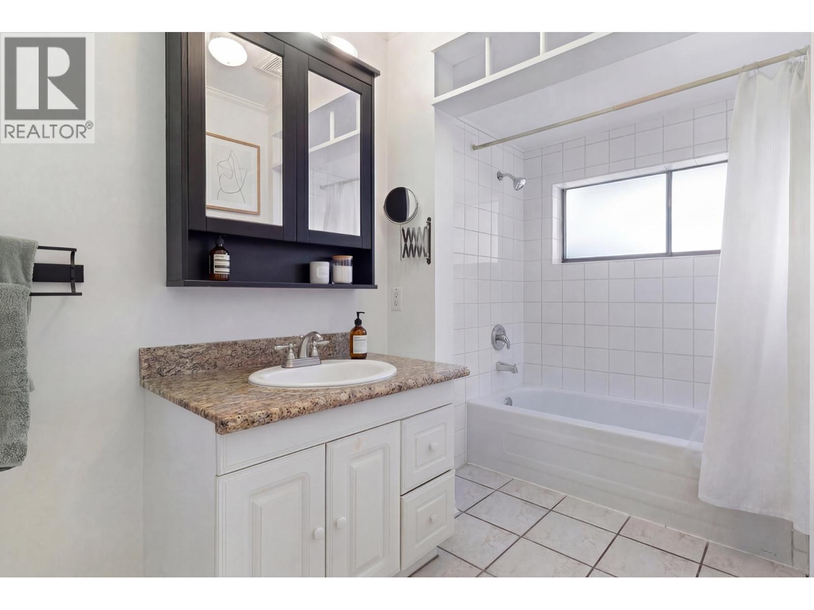 261 E 4th Street, North Vancouver, British Columbia  V7L 1J1 - Photo 14 - R3117070